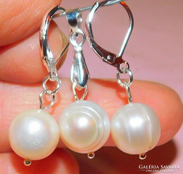 Off-white genuine pearl sphere earrings and pendant set