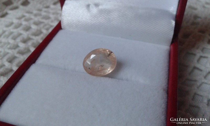 3.26 ct Padparadscha .Tanúsítvánnyal