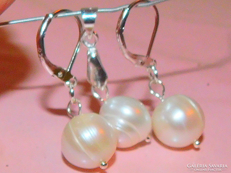 Off-white genuine pearl sphere earrings and pendant set