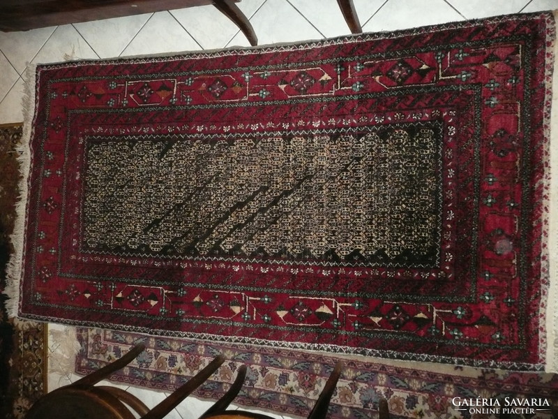 Ritka Kelet-Turkesztáni középen Boteh mintás, heráti bordűrös kézi csomózású szőnyeg