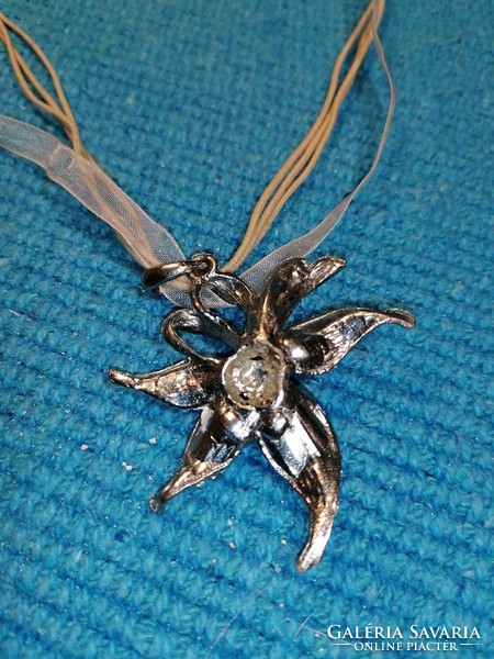 Flower pendant (80)
