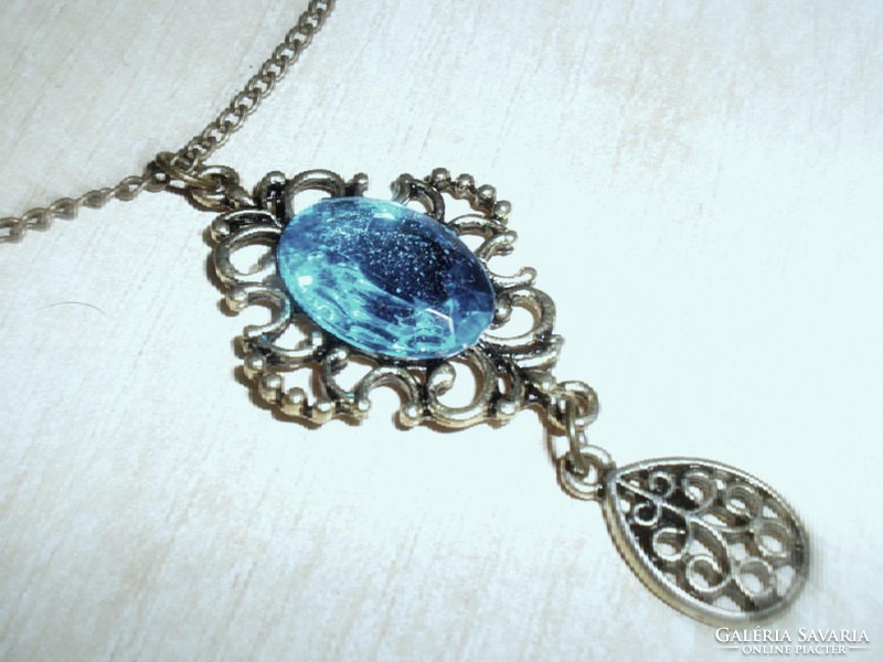 Blue crystal stone art necklace