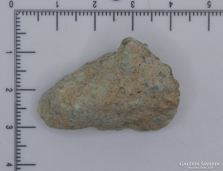Természetes zöld Opál rög halvány narancssárga maggal a közepén. Gyűjteményi ásvány. 15 gramm