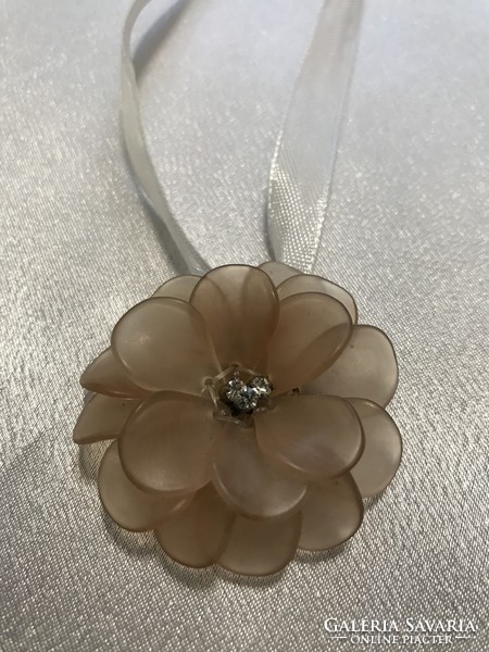 Vintage flower pendant necklace