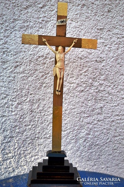 Ib. 17. Antique, bone Jesus Christ 10.5 Cm, 39 cm base crucifix, cross, corpus. 1780.