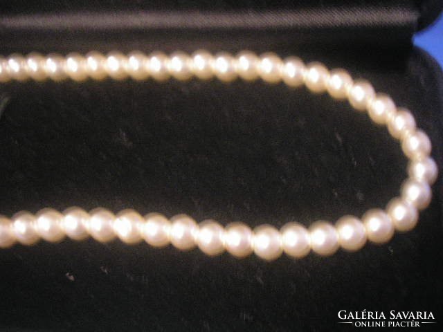 N3 ízléses fehér lüszteres gyöngysor 51 cm hosszú