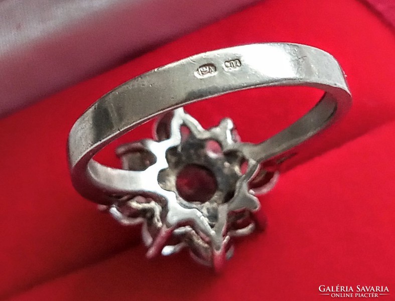 Ezüst gyűrű köves 1.9cm átmérőjű