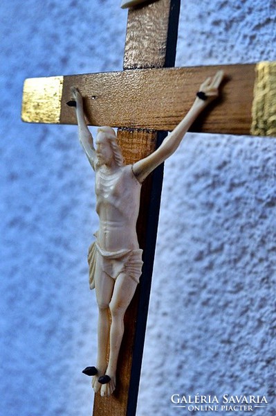 Ib. 17. Antique, bone Jesus Christ 10.5 Cm, 39 cm base crucifix, cross, corpus. 1780.