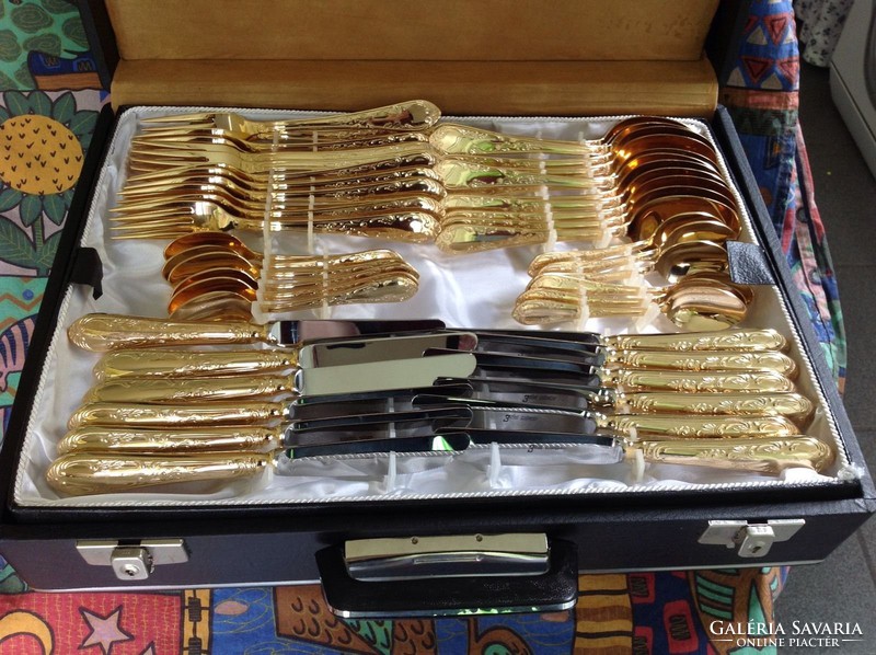 Egy igazi kuriózum! leírhatatlan szépségű a  mintázata LUXUS  arany evőeszköz 24 kar.arany evőeszköz