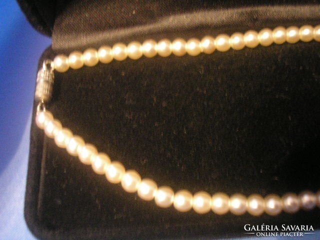 N3 ízléses fehér lüszteres gyöngysor 51 cm hosszú