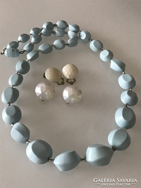 Retro light blue necklace with pearl clips