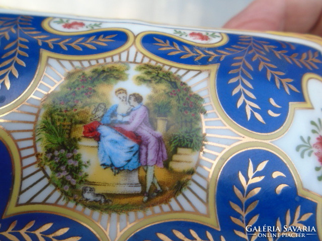 Antique Sevres Bonbonier, xx. Half a century of rain is wonderful work of a larger size