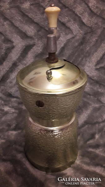 Retro coffee grinder (l2047)
