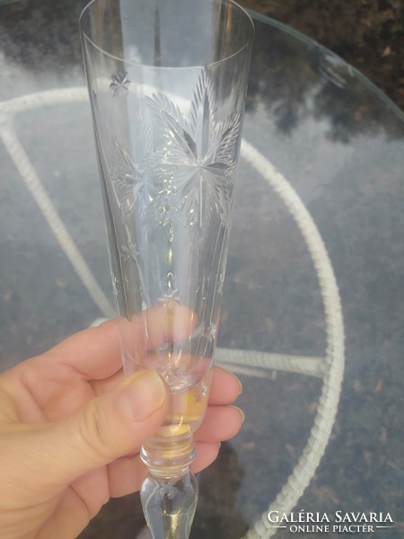 Casual champagne glasses with lead crystal on lips