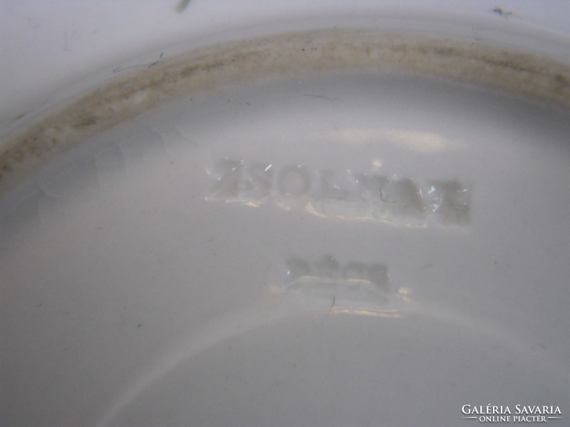1890-es évek Zsolnay extra ritka eper mintás kávés-mokkás csésze. Jelzett, mélynyomásos.