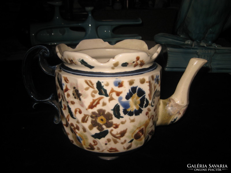 Zsolnay  , családi pecsétes teás kanna  , kiöntője  restaurált    26 x 13  cm
