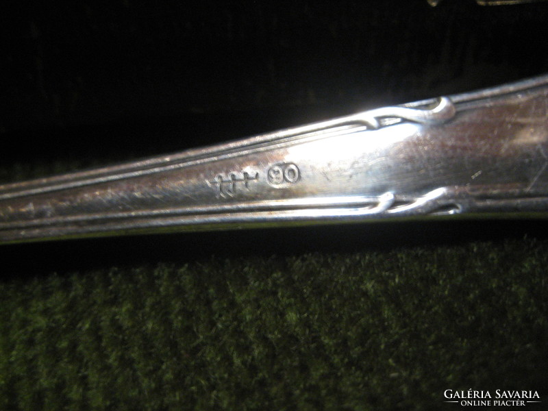 Antique silver-plated (90) cookie forks are 16 cm long in their decorative box