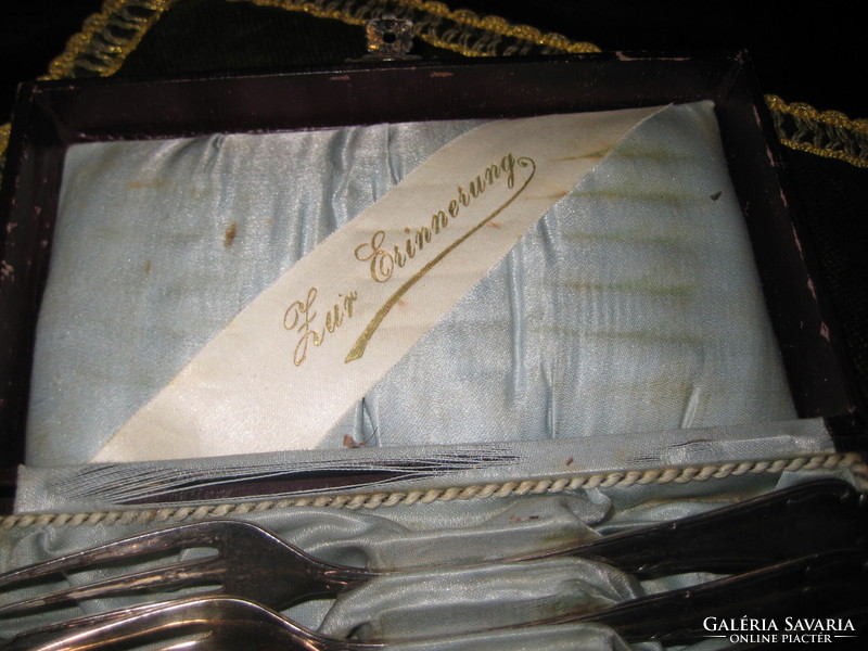 Antik ezüstözött  ( 90 )  sütis villák   16 cm hosszúak    dísz dobozukban