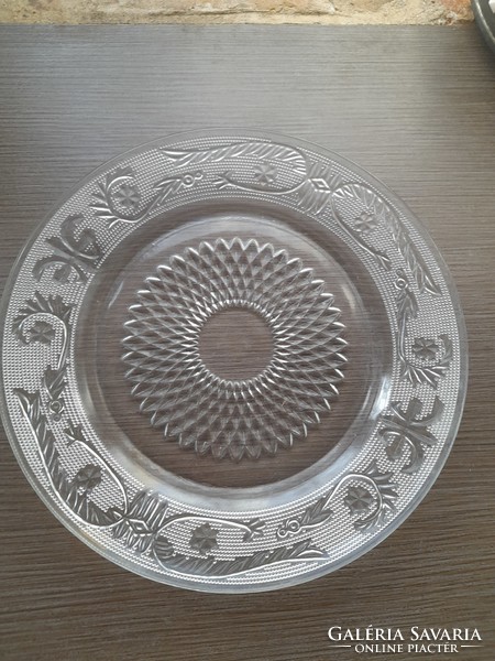 Glass plate, serving