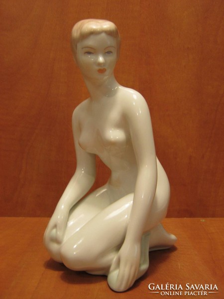 Aquincumi porcelán női akt 22 cm