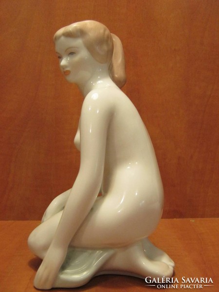 Aquincumi porcelán női akt 22 cm