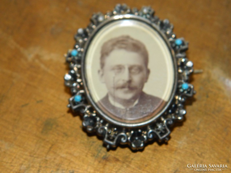 Antique photo brooch silver brooch badge, semi-precious stone inlay