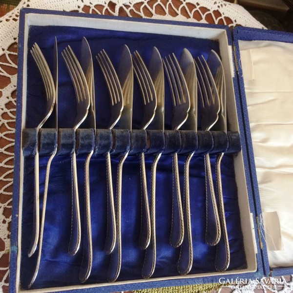 6 Personal, antique, marked silver-plated, extremely elegant fish set in original wooden box