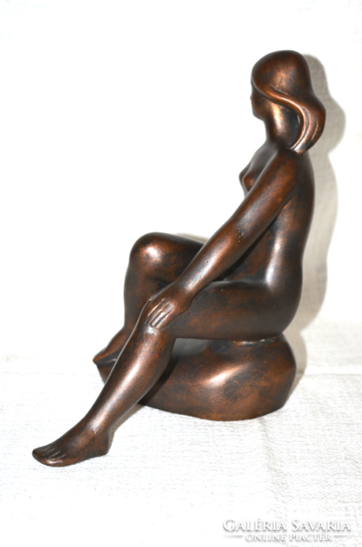 Marked, bronze statue in the gallery (dbz 00129)
