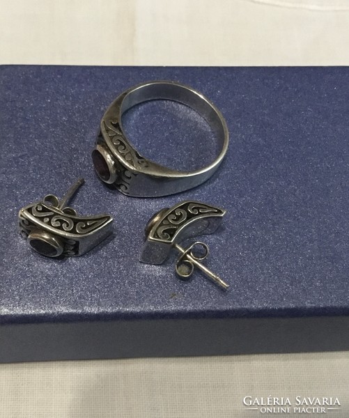Silver ring, silver earrings, garnet stones, with ajàndèk pendant