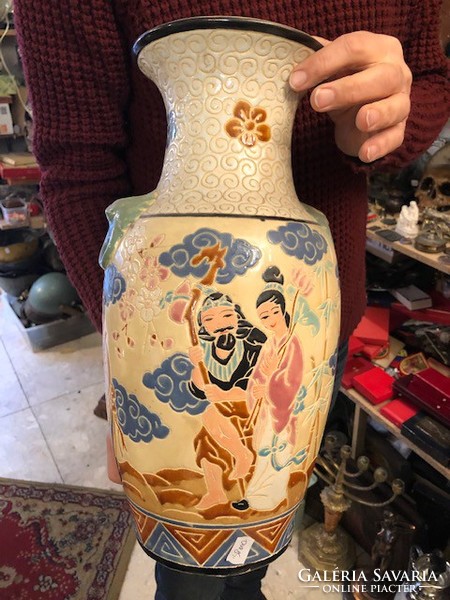 Kinai porcelán váza, nem jelzett, hibátlan, 45 cm-es magasságú.