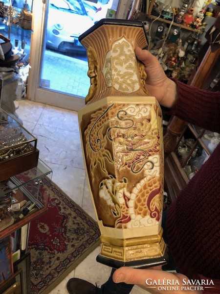Kinai porcelán váza, szignált, jelzett, hibátlan, 45 cm-es magasságú