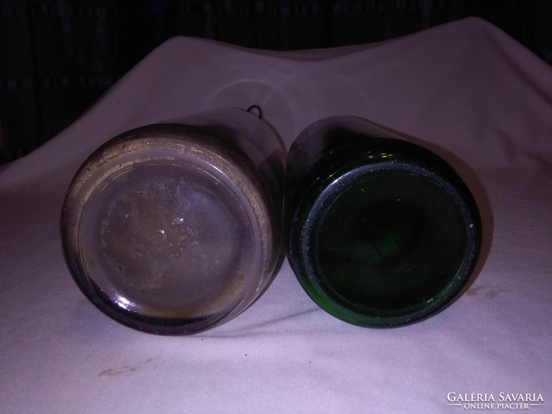 Két darab régi csatos üveg - zöld, fehér - együtt