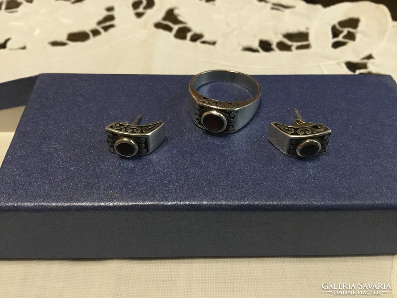Silver ring, silver earrings, garnet stones, with ajàndèk pendant