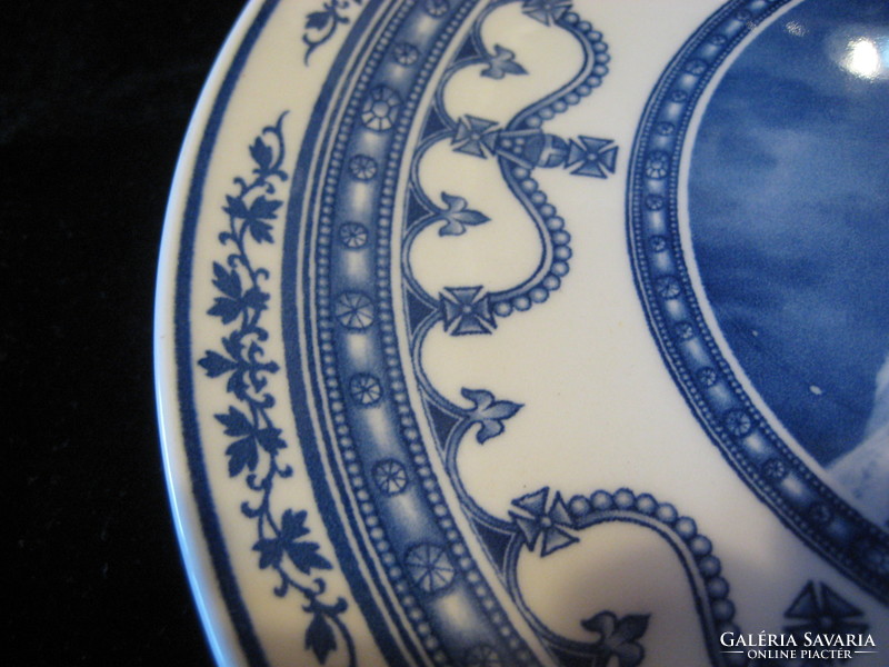 II. Queen Elizabeth of England, commemorative plate, Wedgwood, from well-known porcelain, 22.5 cm