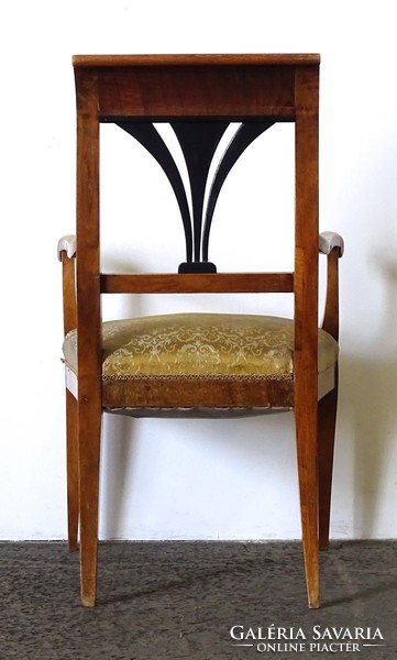 1G679 Gyönyörű antik legyező támlás karfás szék