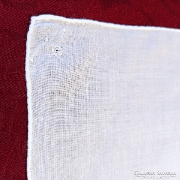 Fehér díszzsebkendő, jegykendő, 29 x 31 cm