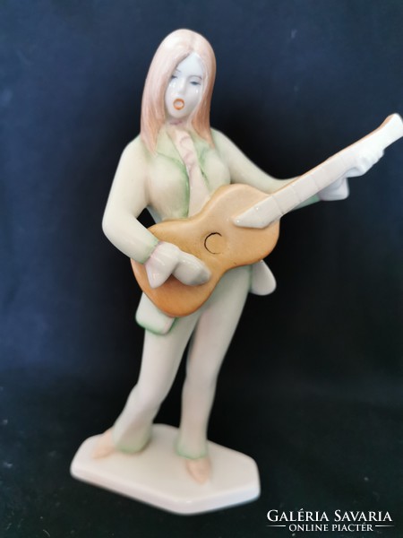 Girl playing aquincum guitar