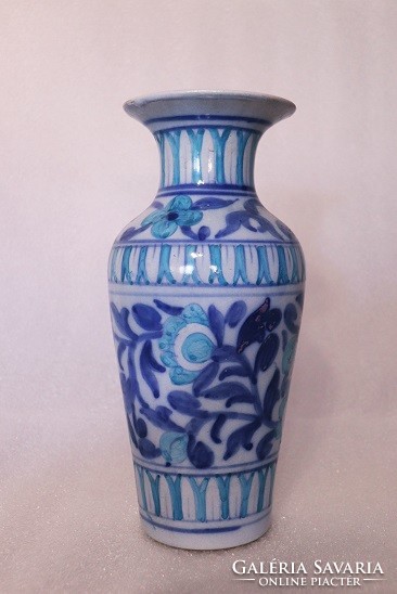 Indiai, kézzel festett majolika váza 26,5 cm