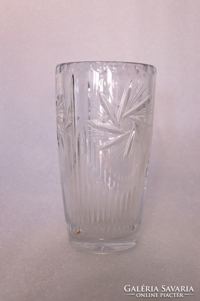 Engraved crystal vase, 20.5 cm high, 11 cm wide