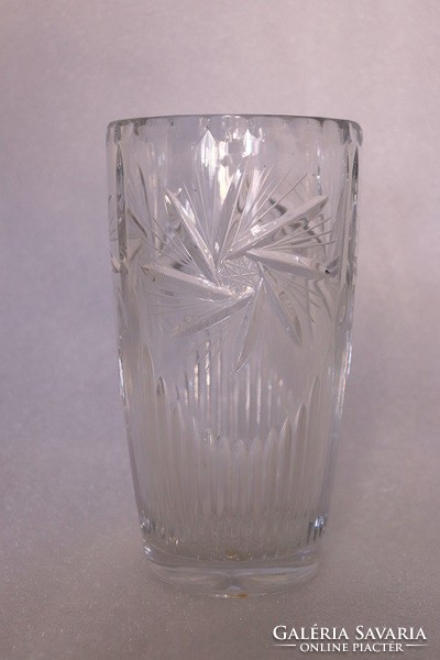 Metszett kristály váza, 20,5 cm magas, 11 cm széles