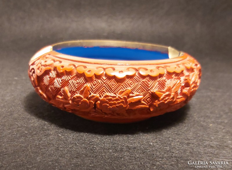 Chinese cinnabar engraved in lacquer ashtray