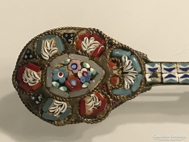 Antique Murano micromosaic brooch forming a mandolin, 4.5 cm long
