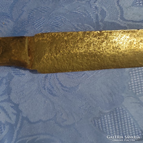 You are a sword dagger like a Roman sword! Thick decoration, collection, film props play