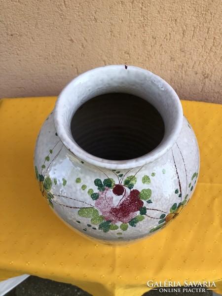 Ceramic flower vase