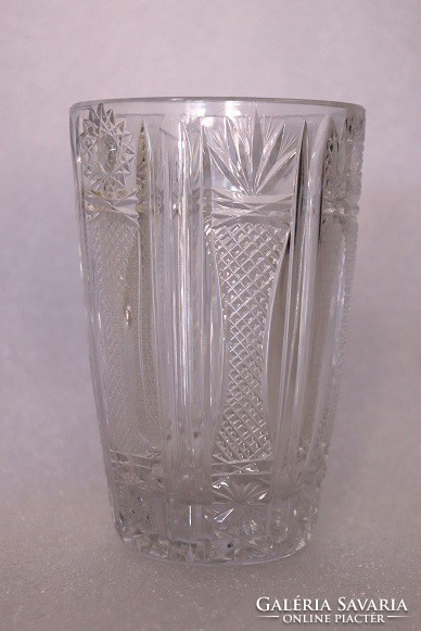 Engraved crystal vase, 15.5 cm high, 10 cm wide