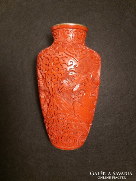 Kínai cinóber vésett lakk váza és hamutartó
