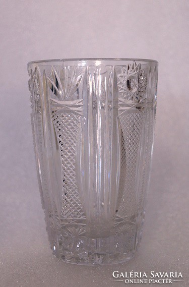Engraved crystal vase, 15.5 cm high, 10 cm wide