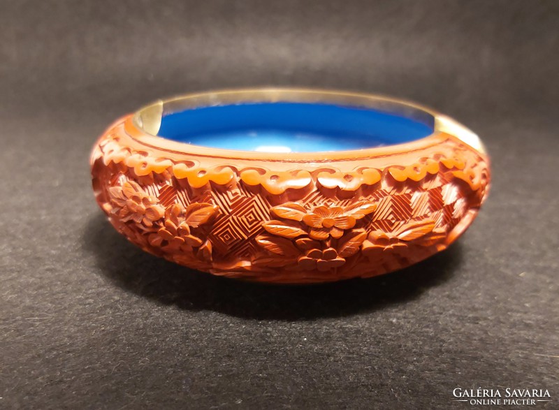 Chinese cinnabar engraved in lacquer ashtray