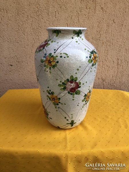 Ceramic flower vase