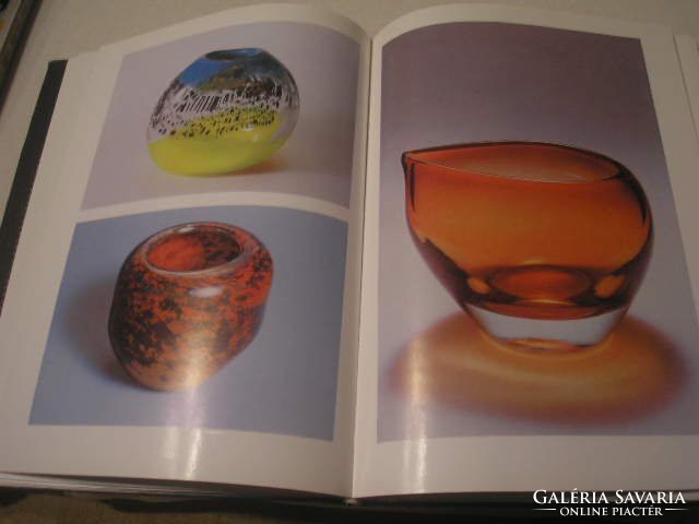 N18 Szabó Erzsébet Munkácsi díjas üveg iparművész könyve a kézi gyártású finom üvegekről